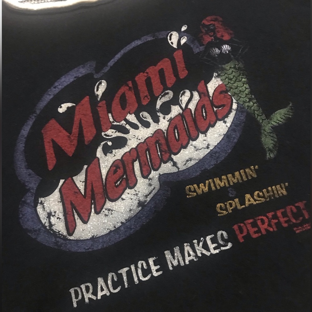 Retro Mermaid T Shirt Top Black And Joy Lab  Sports Bra Green